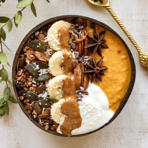 Carrot Cake Smoothie Bowl